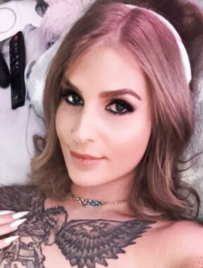 April Rayne Onlyfans pictures