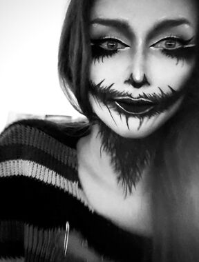 Violet Weatherbee Onlyfans pictures