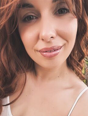 Lucy Velvet Onlyfans pictures 2