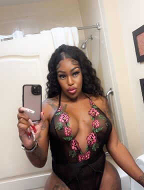 SexxyNikki Onlyfans pictures 2